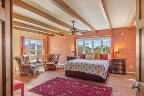 4 bedrooms, desk, iron/ironing board, WiFi