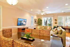 Smart-tv, dvd-afspiller, bøger