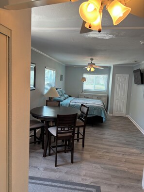 4 habitaciones, tabla de planchar con plancha y wifi gratis