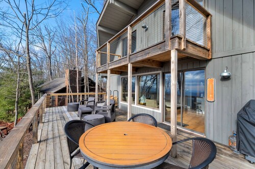 Experience Wintergreen – Fully Renovated Mountain Retreat with Year Round Views