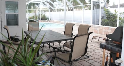Home away from Home? Paradise in the Sun? Warum nicht beides? Beheizter Pool !