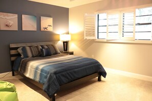 5 bedrooms, iron/ironing board, free WiFi, bed sheets - Home away from Home? Paradise in the Sun? Why not call it both! HEATED Pool ! (Tarpon Springs)