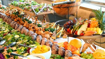 Esmorzar diari d'estil bufet (1100 JPY per persona)