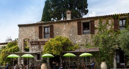 Relaxing apartment but close to beach, restaurants and bars