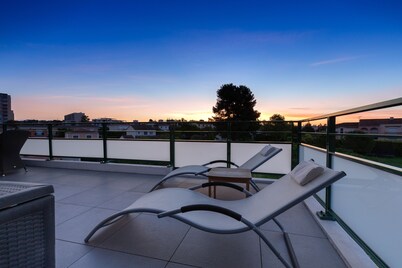 Relaxing apartment but close to beach, restaurants and bars 