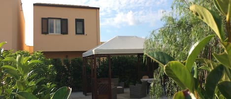 تناول الطعام بالخارج