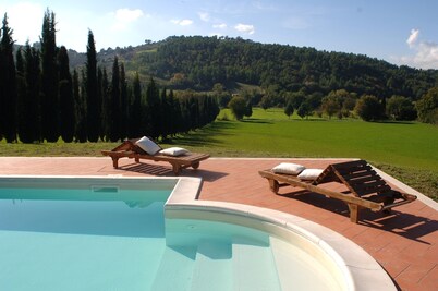 Villa Umbria: Private pool, sleeps 16, 2025 renovation, Rome & Orvieto 1h