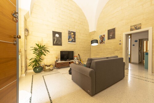 BAROQUE HOUSE VERNOLE