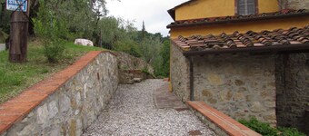 farmhouse on the hills of Lucca