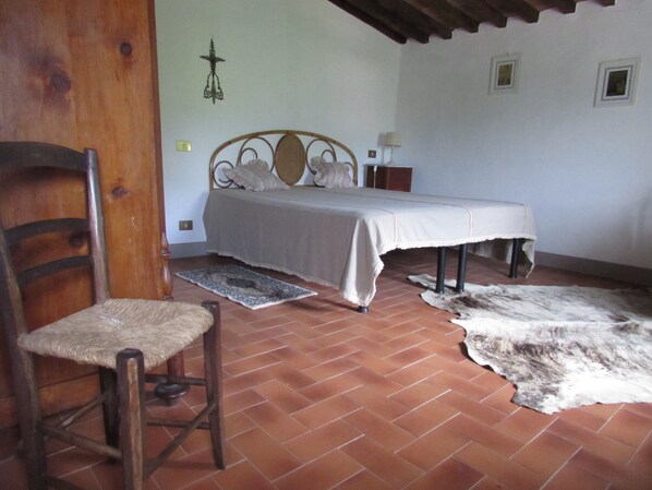 3 chambres, fer et planche à repasser, lit parapluie, draps fournis