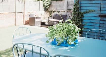 Enjoy a holiday in the centre of seaside Bembridge in our award winning cottage
