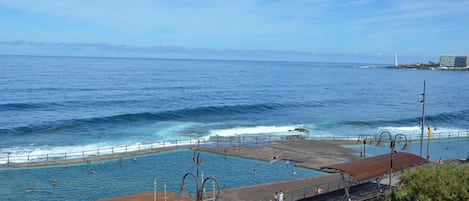 Una spiaggia nelle vicinanze, teli da spiaggia