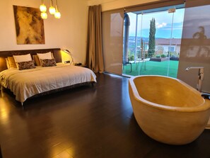 5 slaapkamers, een kluis op de kamer, een strijkplank/strijkijzer