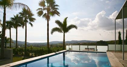 Star in the Med 💫 A unique 4 Bed property with style & great chill out vibe.