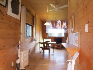 Cottage, Refrigerator & Microwave, Garden View | Desk, blackout curtains, soundproofing, free WiFi
