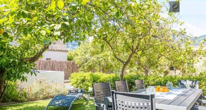 Calm family house with pool