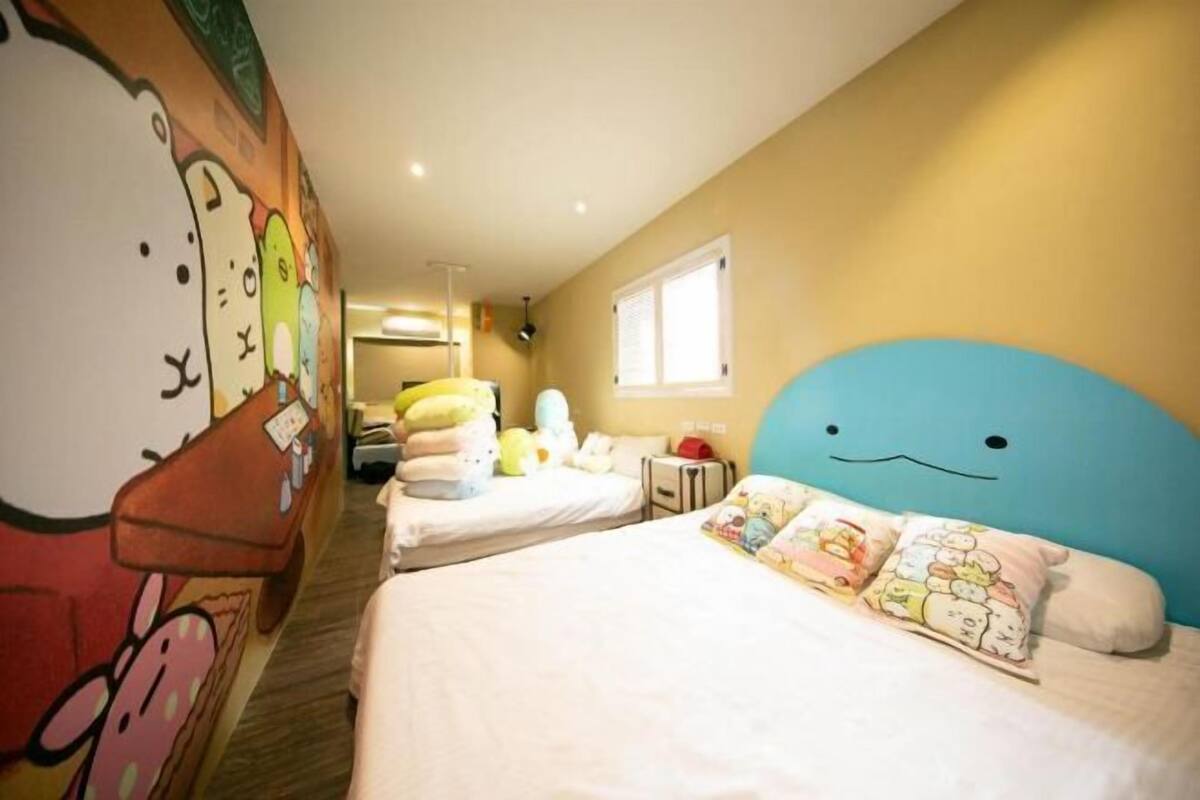1 bedroom, individually decorated, individually furnished