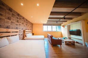 Classic Quadruple Room (American Retro) | Individually decorated, individually furnished, blackout curtains - Urban (Kaohsiung)