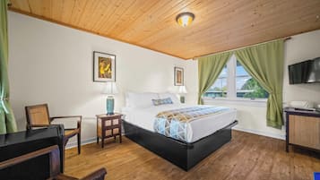 Room, 2 Bedrooms - 1 Queen Bed and 2 Double Bed | Pimennysverhot, ilmainen Wi-Fi, vuodevaatteet