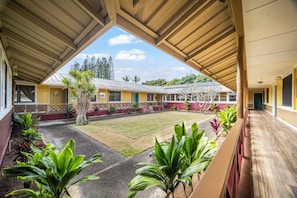 Courtyard - Kohala Village Inn (Hawi)