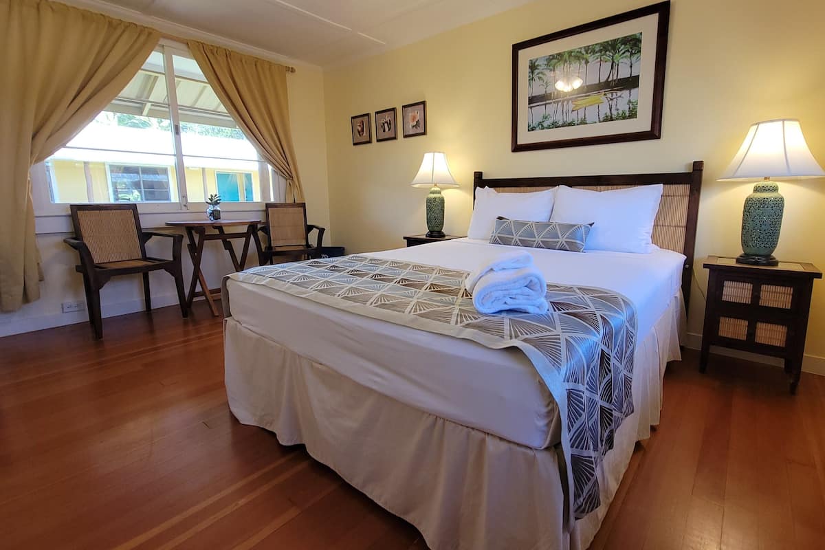 room, 2 bedrooms - 1 queen bed and 2 double bed  | blackout curtains, free wifi, bed sheets