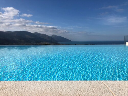 Villa MiraScopello: GROSSER BEHEIZTER INFINITY-POOL MIT WHIRLPOOL (WI-FI)