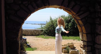 Beautiful villa, private pool, panoramic views, peaceful, central to all.