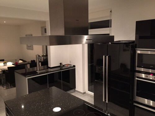 Central in the middle of the village and yet on the outskirts. Unique country view