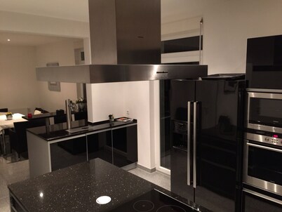 Central in the middle of the village and yet on the outskirts. Unique country view