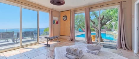 5 chambres, fer et planche à repasser, lit parapluie, Wi-Fi gratuit