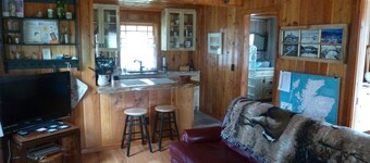 Historic, Romantic, Secluded 1910 Cabin; updated with modern amenities 