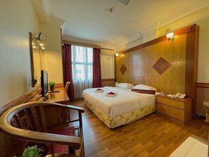 Coffres-forts dans les chambres, bureau, fer et planche à repasser