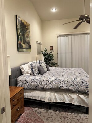 3 bedrooms, desk, iron/ironing board, WiFi