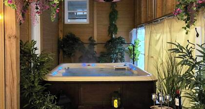 Family Retreat – Hot Tub, Whirlpool, Free Wine, Near Old Quebec & Ski