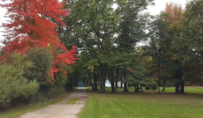 Property grounds - Bay Breeze Cottage - 4 Season Fully Outfitted Vacation Getaway! (Oconto)