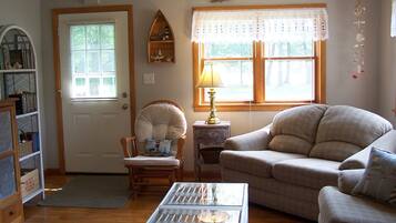 Flachbildfernseher, Netflix, DVD-Player, BĂŒcher