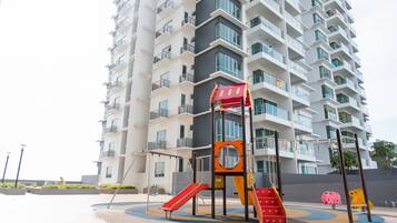 Children’s play area – outdoor