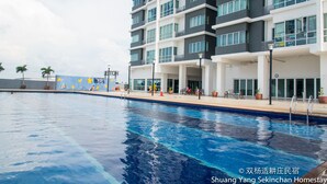 Infinity pool
