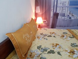 Ropa de cama de alta calidad, minibar, escritorio