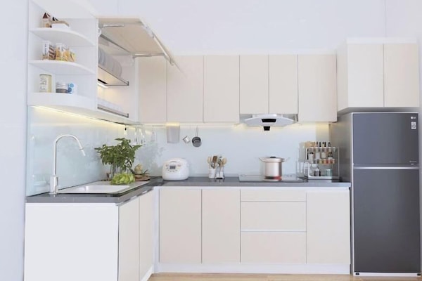 Design Studio | Private kitchen | Fridge, microwave, oven, rice cooker