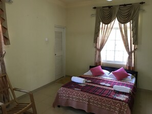 Double Room | Iron/ironing board, free rollaway beds, free WiFi