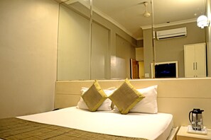Standard Double Room, 1 Double Bed | Minibar, in-room safe, desk, soundproofing - Sweet Home Lodge (New Delhi)