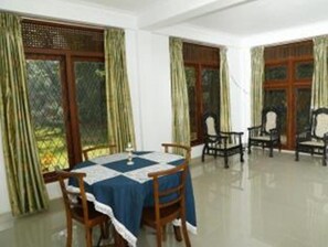 Dining - Resort Beam (Kandy)