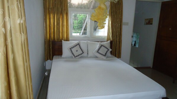 أغطية فراش متميزة ومكتب وواي فاي مجانًا وملاءات أسرّة