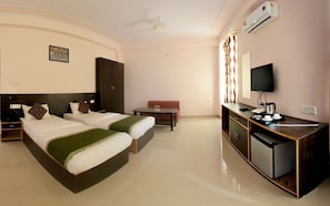 Deluxe Villa, 1 Bedroom | Minibar, in-room safe, desk, rollaway beds