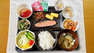 Desayuno japonés (JPY 700 por persona)