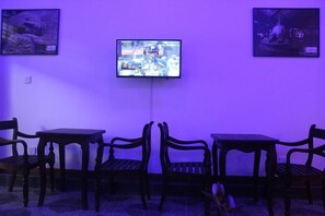 Déjeuner et dîner servis sur place