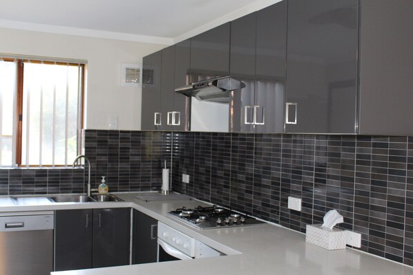 Flat-screen TV - Parkline Apartments Perth (East Victoria Park)