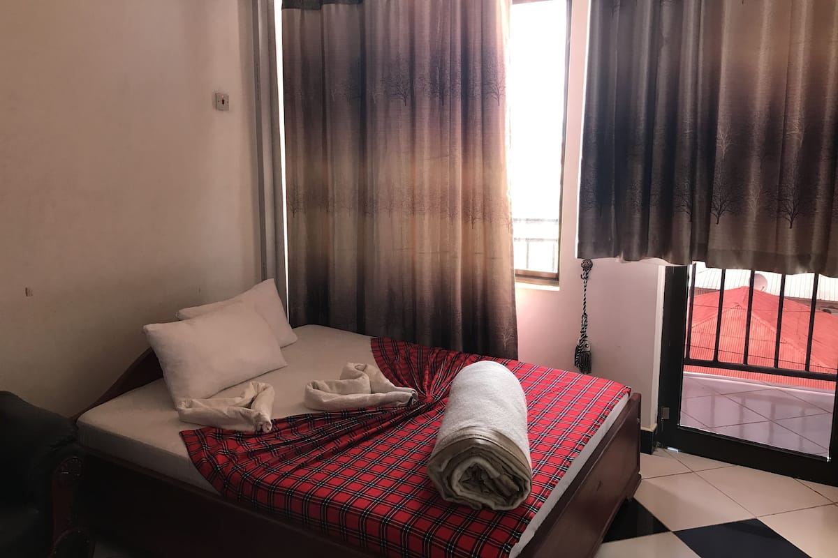 Double or Twin Room, City View | Premium bedding, desk, WiFi (free)