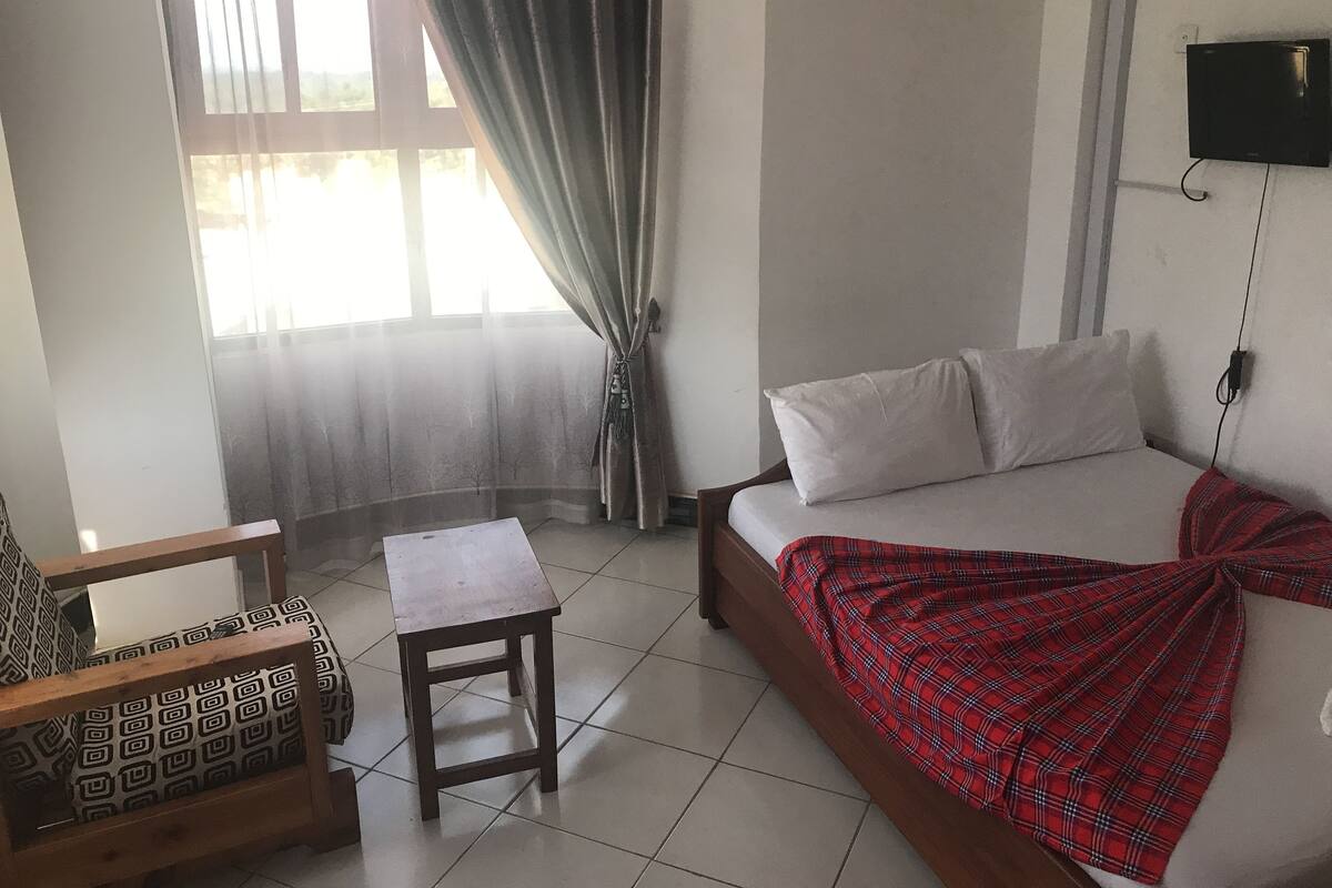 Single Room | Premium bedding, desk, WiFi (free)